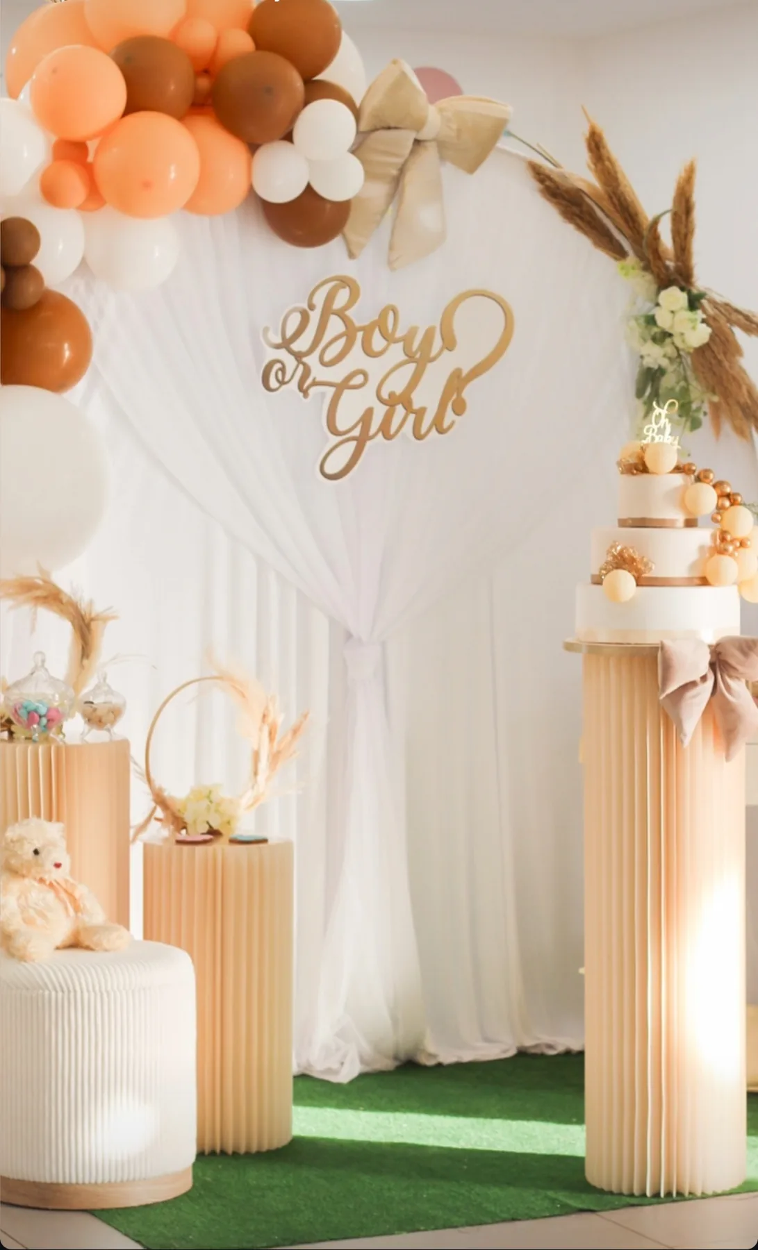 Arco decorativo per una festa gender reveal