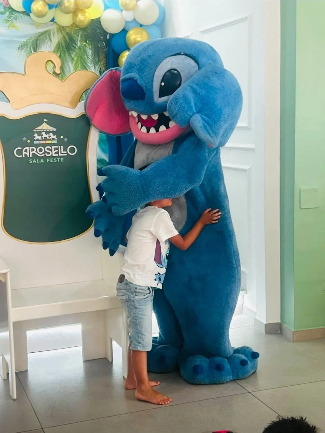Personaggio in costume blu