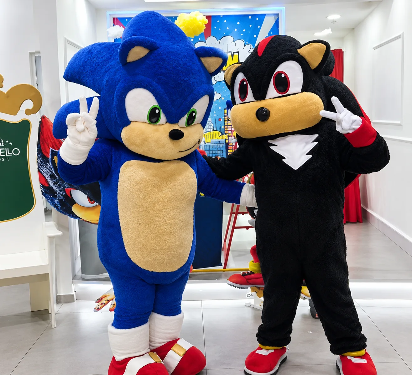 Mascotte con costume blu